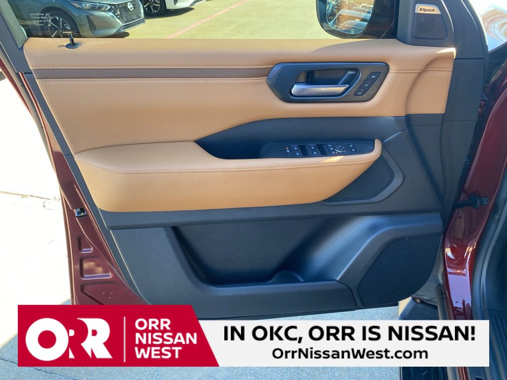 Used 2025 Nissan Armada SL image 12