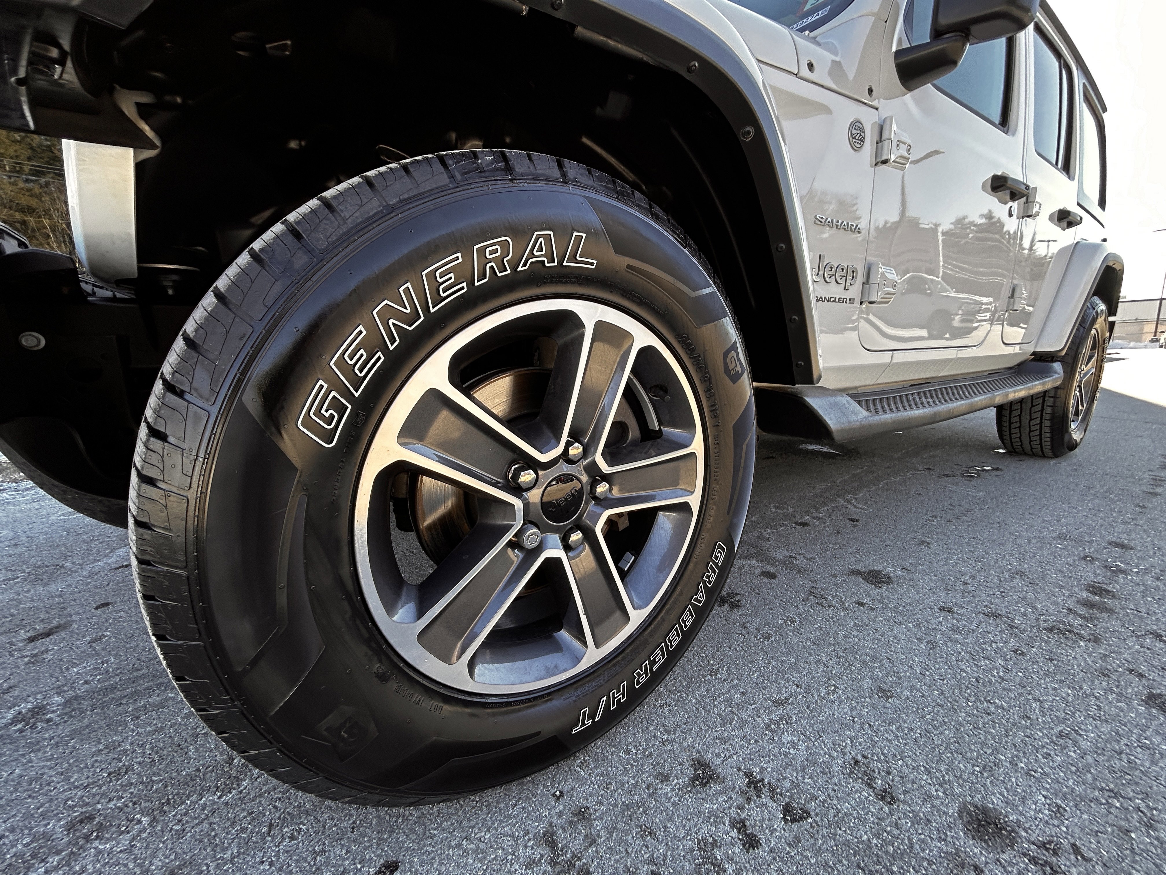 Certified 2023 Jeep Wrangler Sahara w/ Cold Weather Group AWD/4WD image 22