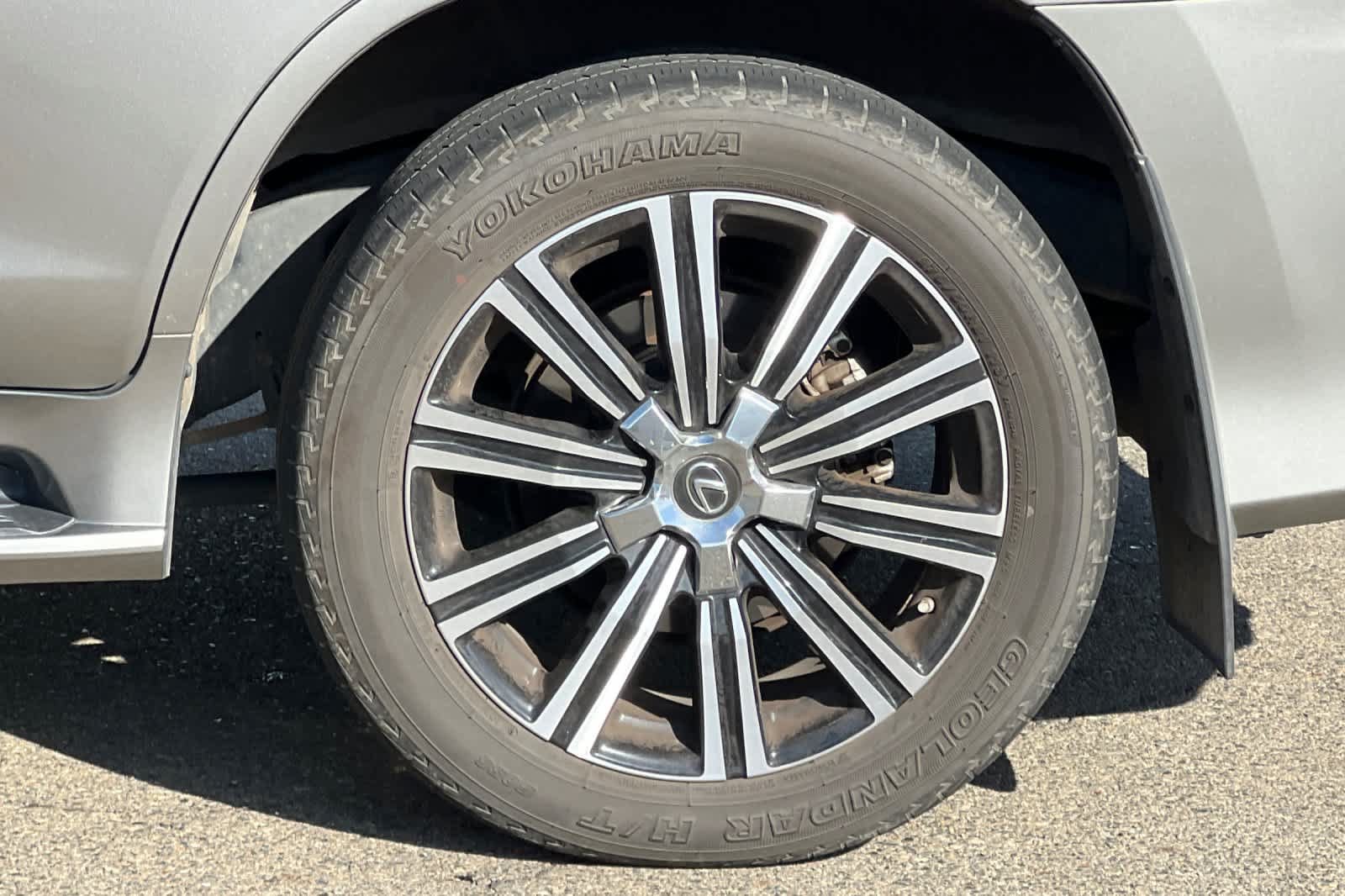 Used 2021 Lexus LX 570 4WD w/ Luxury Package image 25