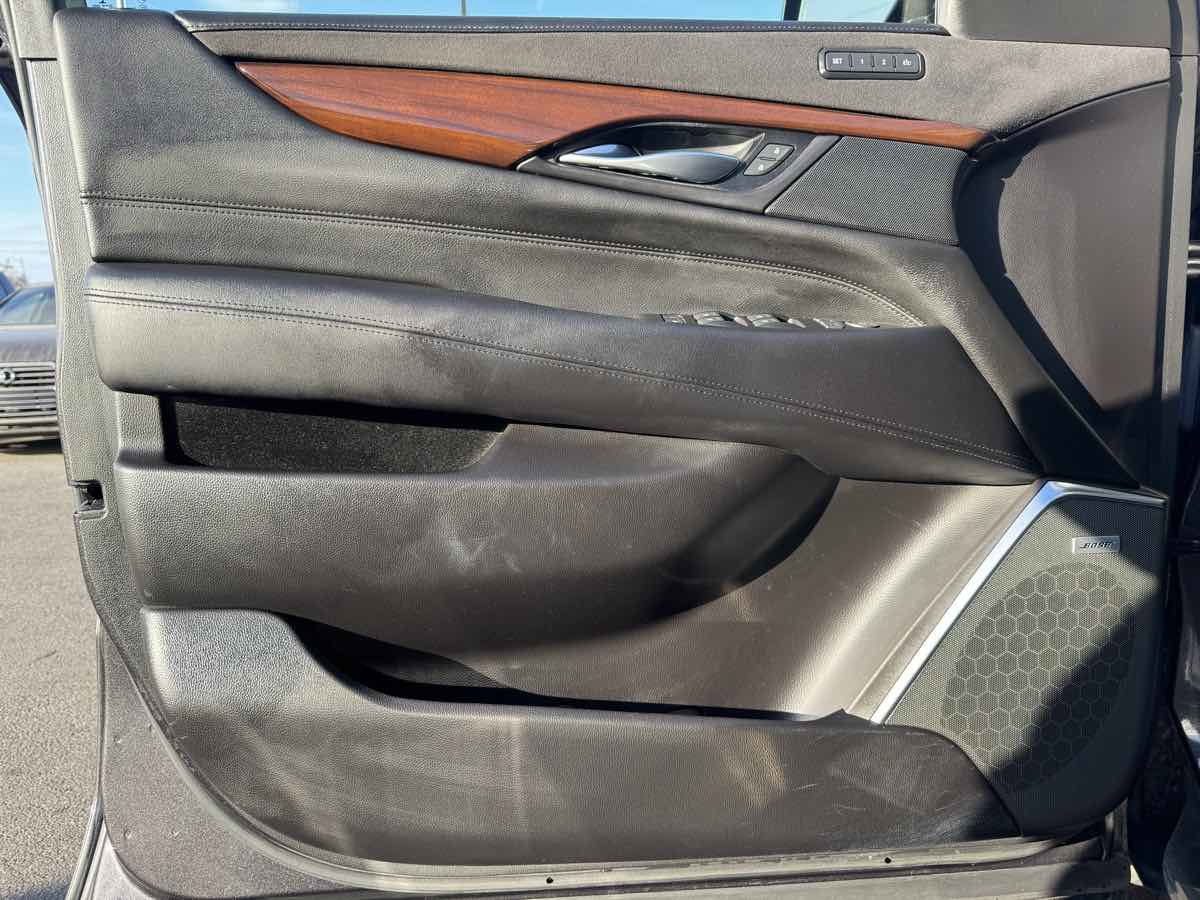 Used 2018 Cadillac Escalade Premium Luxury image 27