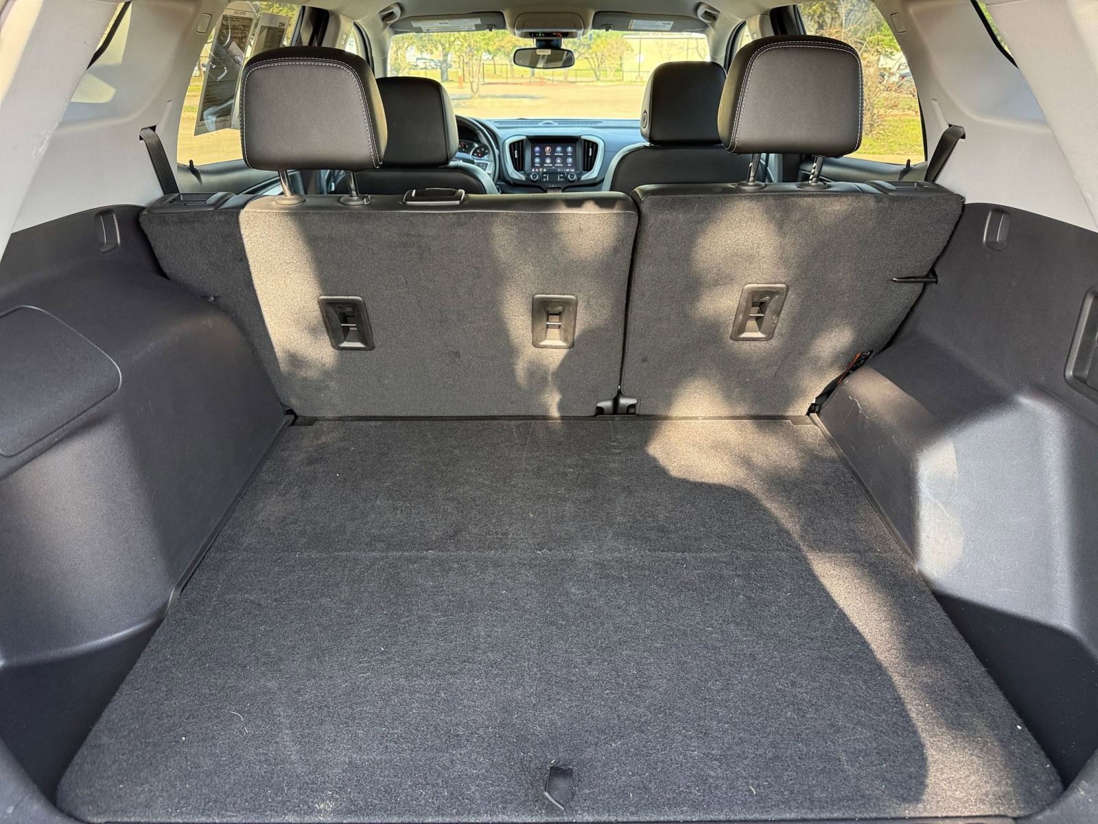 Used 2024 GMC Terrain SLT image 32