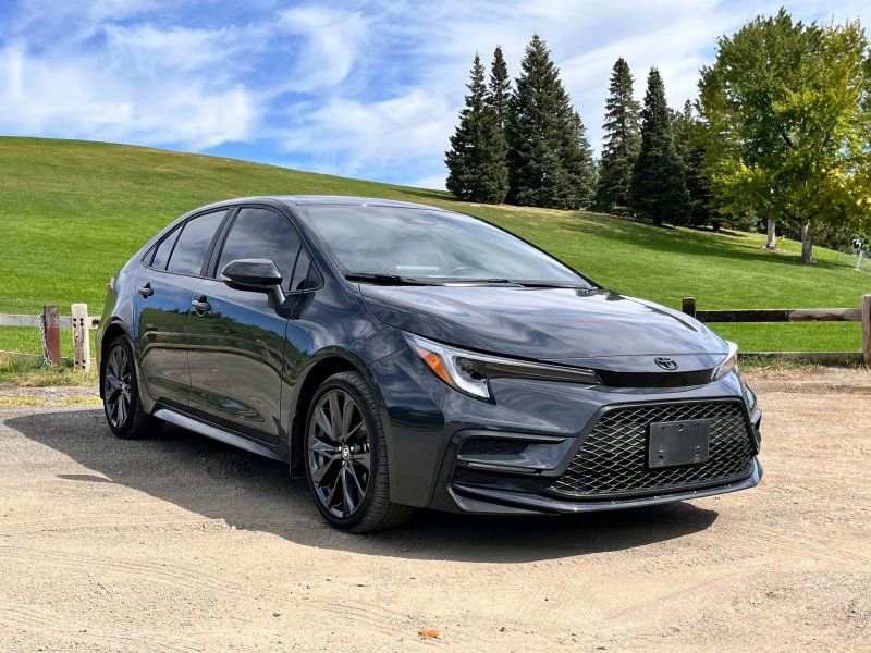 Used 2025 Toyota Corolla SE image 1