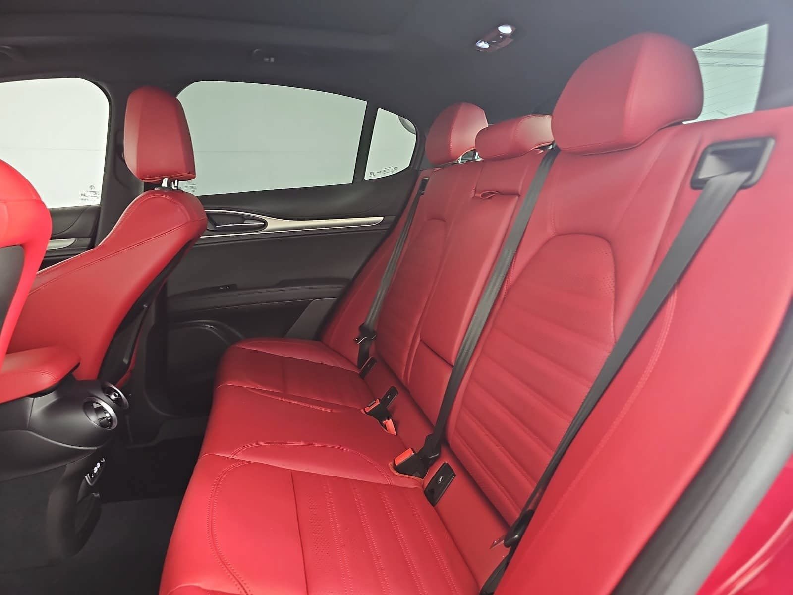 Used 2024 Alfa Romeo Stelvio Veloce AWD/4WD image 14