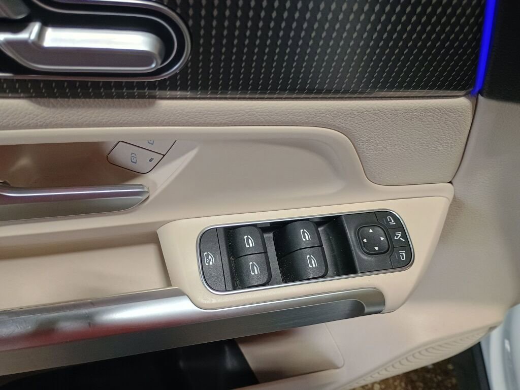 Used 2021 Mercedes-Benz GLB 250 4MATIC image 7