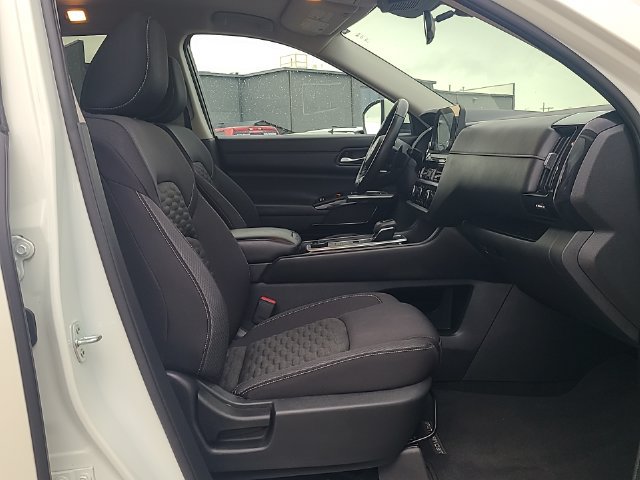 Used 2022 Nissan Pathfinder SV AWD/4WD image 29