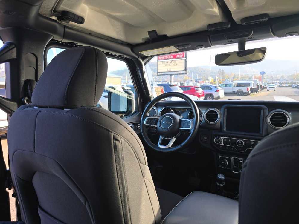Used 2023 Jeep Wrangler Sahara w/ Cold Weather Group image 10