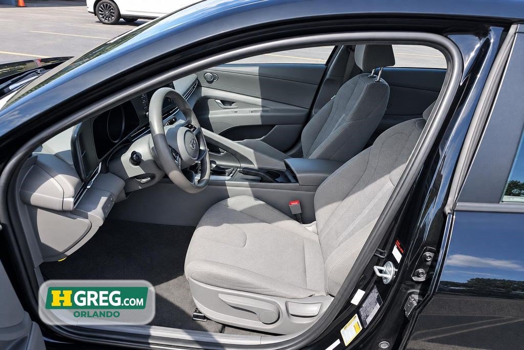 Used 2021 Hyundai Elantra SE FWD image 10