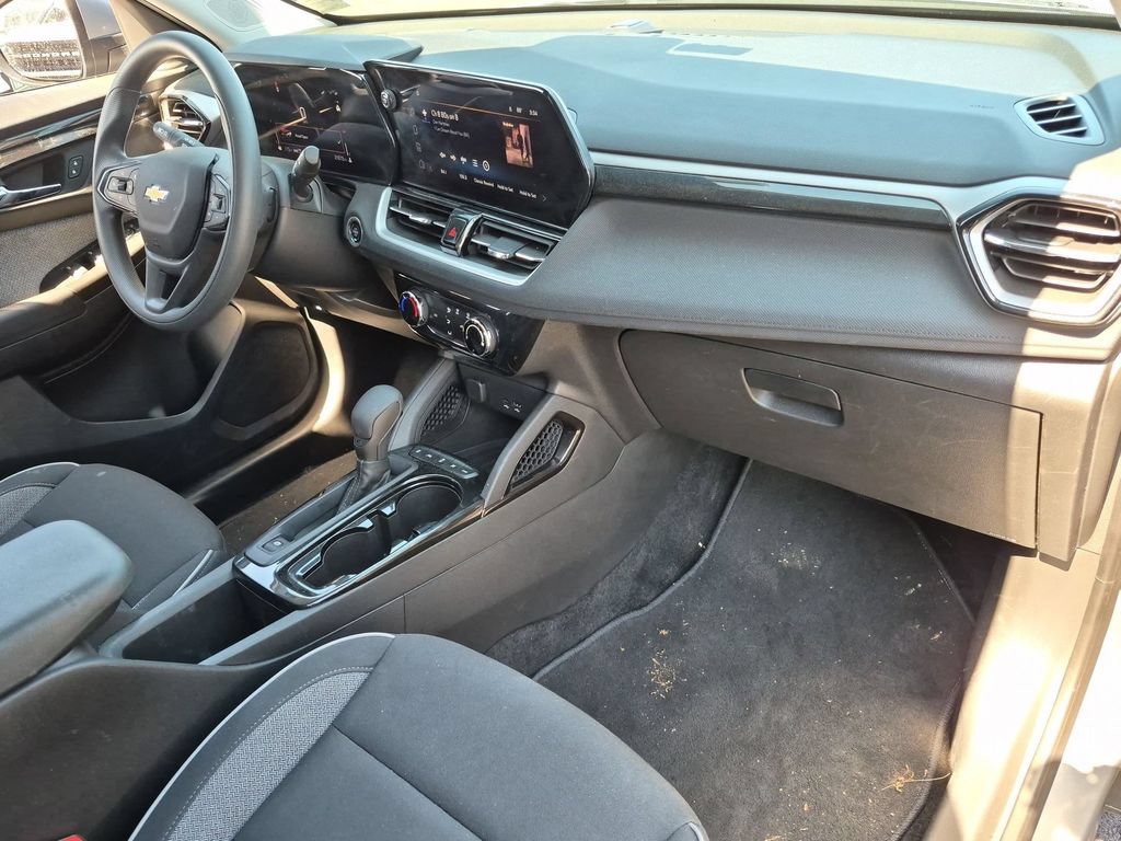 Used 2025 Chevrolet TrailBlazer LT AWD/4WD image 31