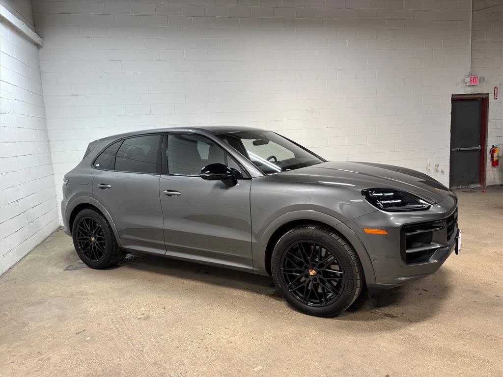 Used 2025 Porsche Cayenne S image 5