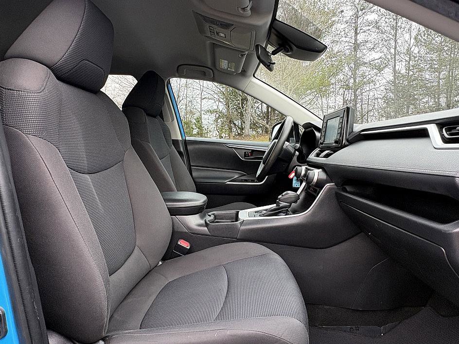 Used 2021 Toyota RAV4 LE image 12