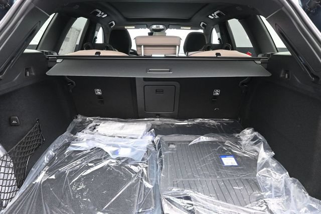 New 2026 Volvo XC60 T8 Plus w/ Climate Package PRO AWD/4WD image 31