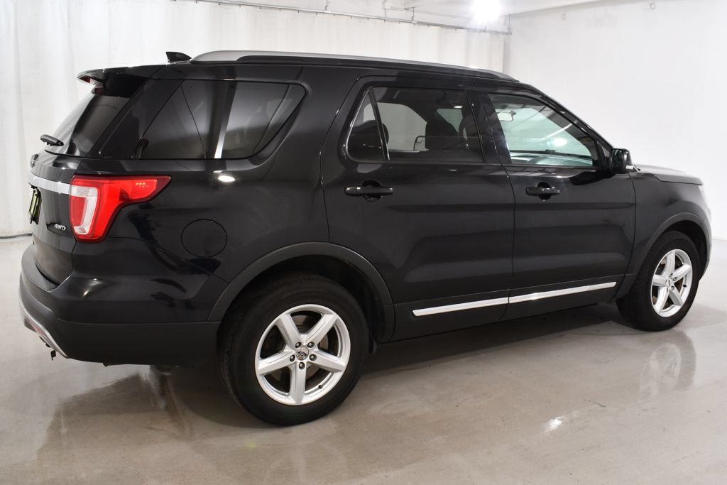 Used 2017 Ford Explorer XLT AWD/4WD image 11