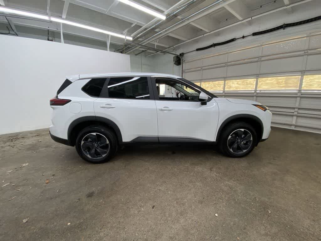 Used 2024 Nissan Rogue SV AWD/4WD image 7