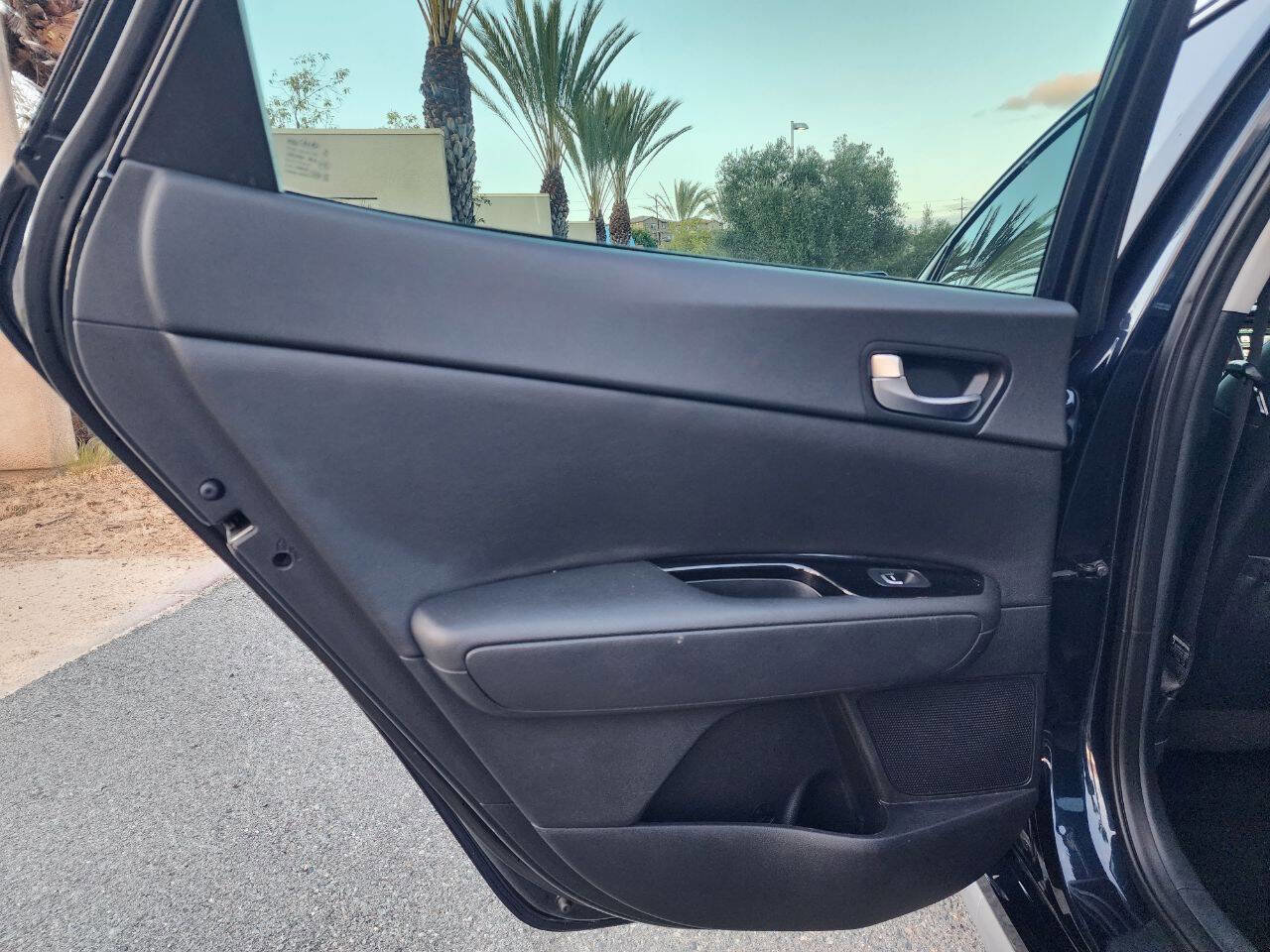 Used 2017 Kia Optima EX FWD image 18