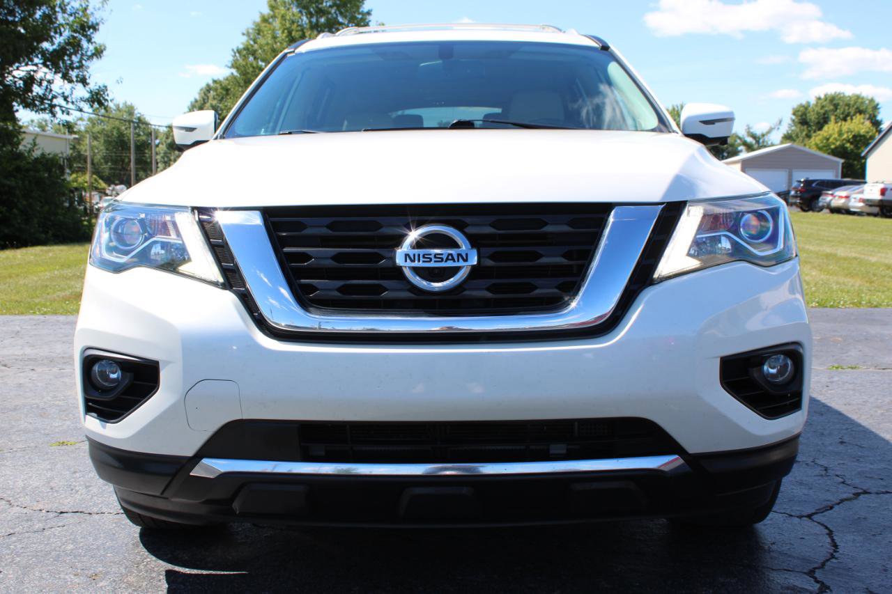 Used 2017 Nissan Pathfinder Platinum w/ Cargo Package FWD image 2