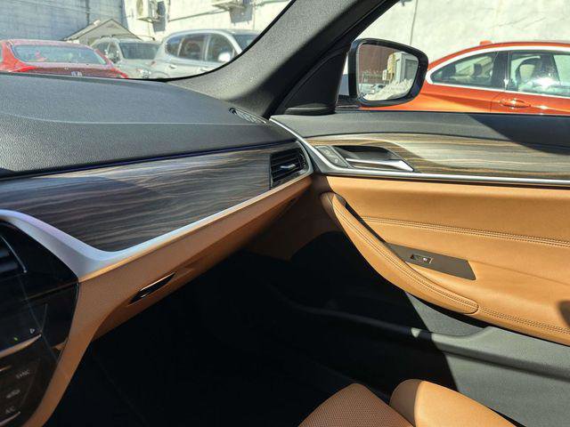 Used 2023 BMW 530i xDrive w/ Convenience Package image 30