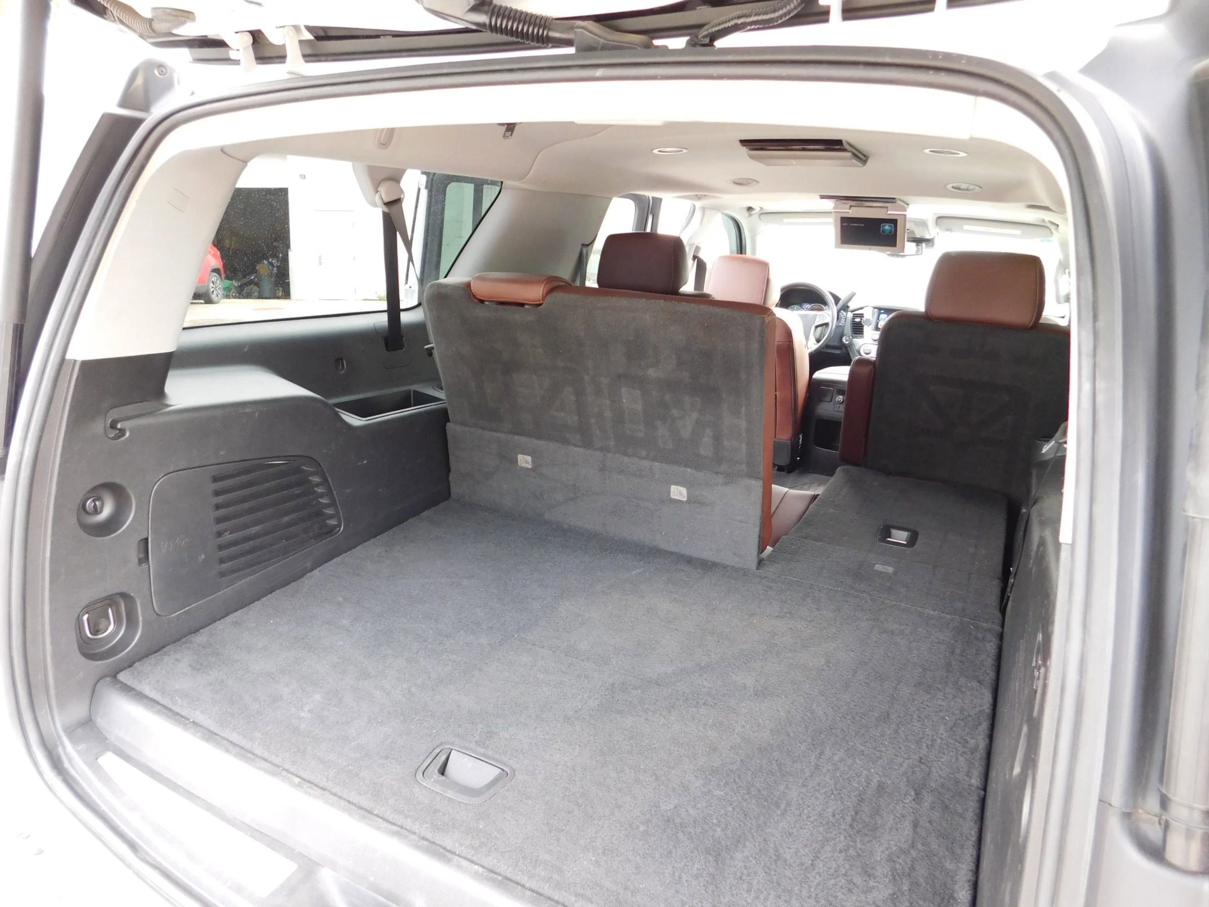 Used 2019 Chevrolet Suburban Premier w/ Premier Plus Edition AWD/4WD image 13
