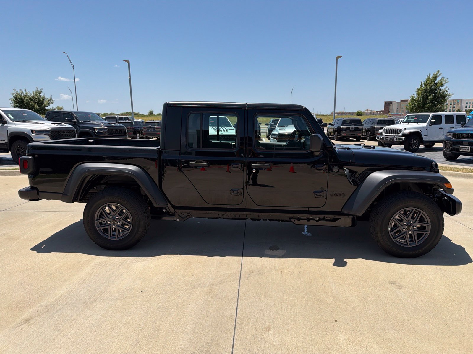 New 2026 Jeep Gladiator Sport AWD/4WD image 6