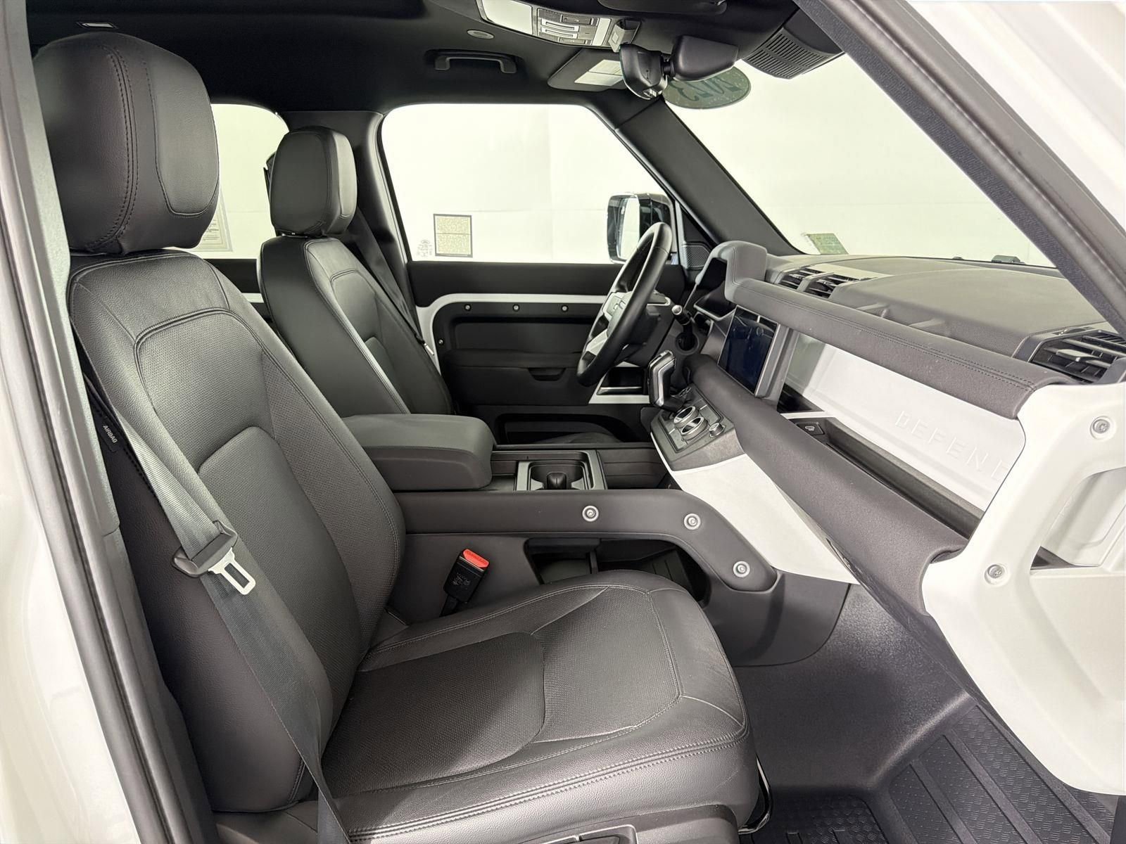 Used 2023 Land Rover Defender 110 S image 32