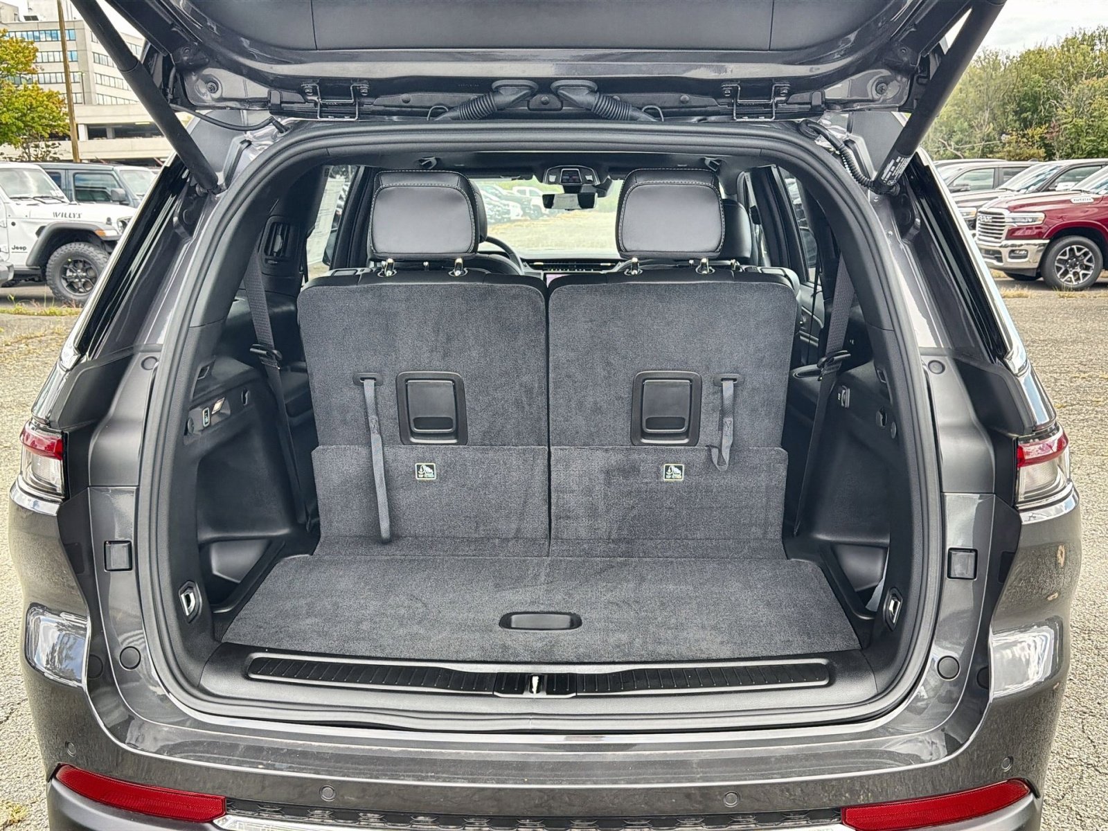 New 2025 Jeep Grand Cherokee L Limited w/ Luxury Tech Group II image 27