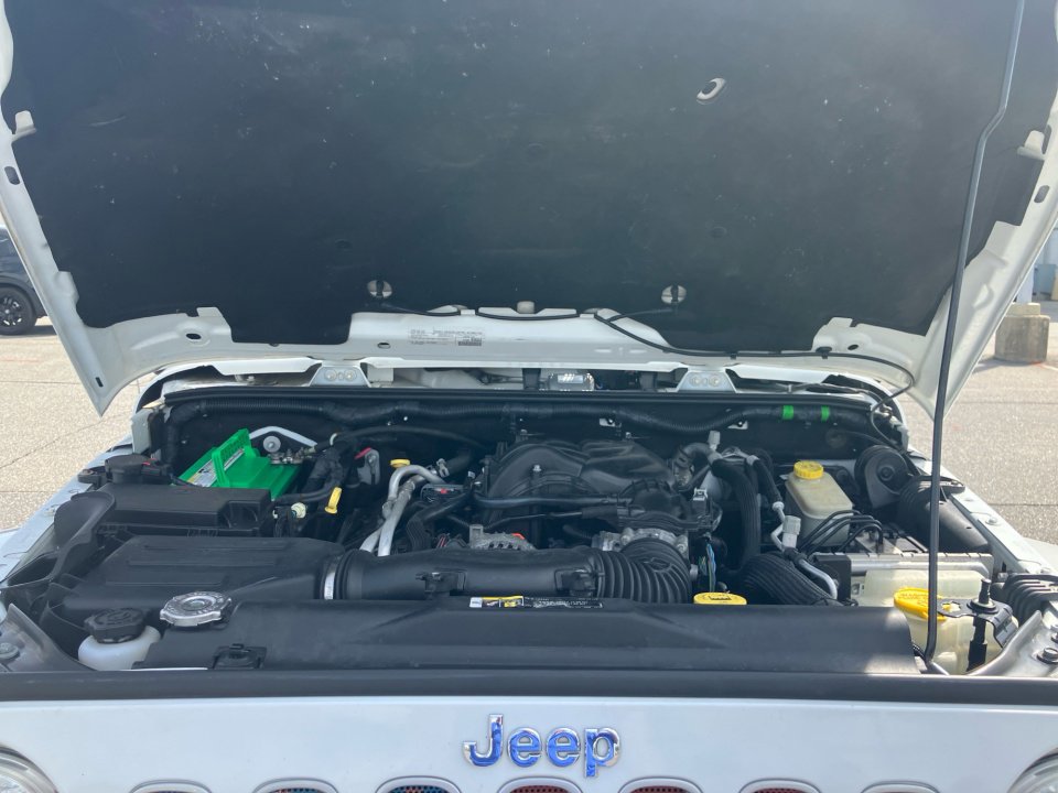 Used 2017 Jeep Wrangler Unlimited Sahara w/ Connectivity Group image 20