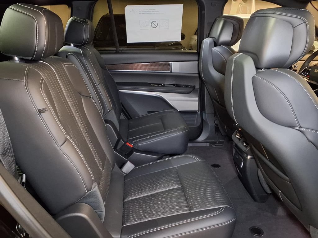 New 2027 Cadillac Vistiq Luxury AWD/4WD image 7