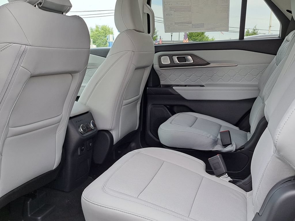 New 2026 Ford Explorer Platinum w/ LUX Leather Package AWD/4WD image 15