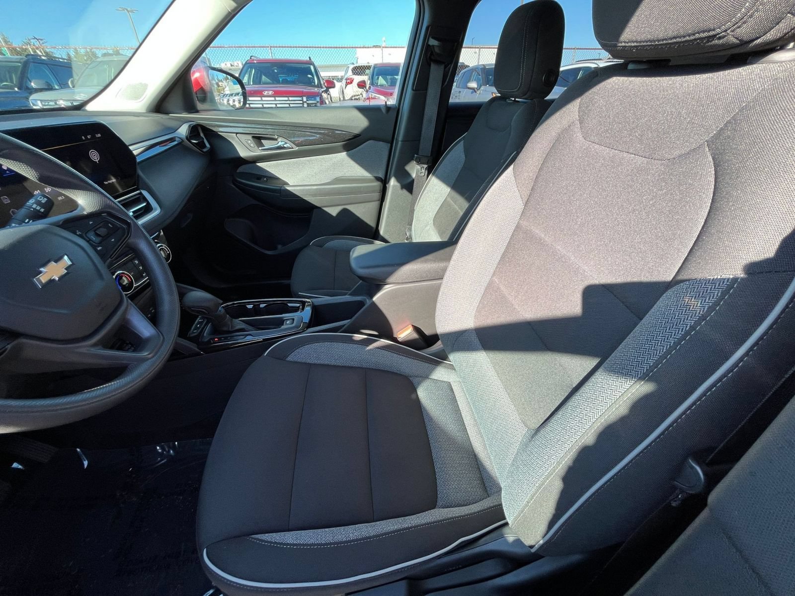 Used 2025 Chevrolet TrailBlazer LT AWD/4WD image 27