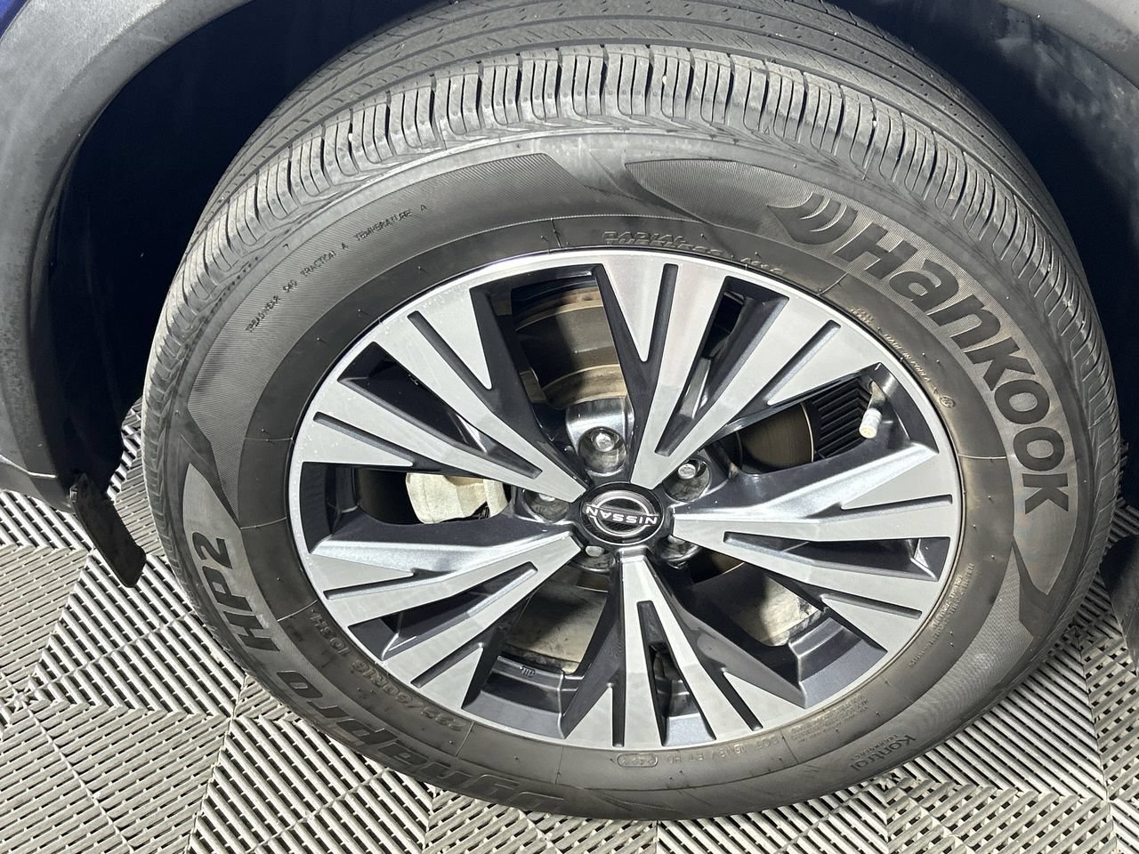 Used 2023 Nissan Rogue SV FWD image 9