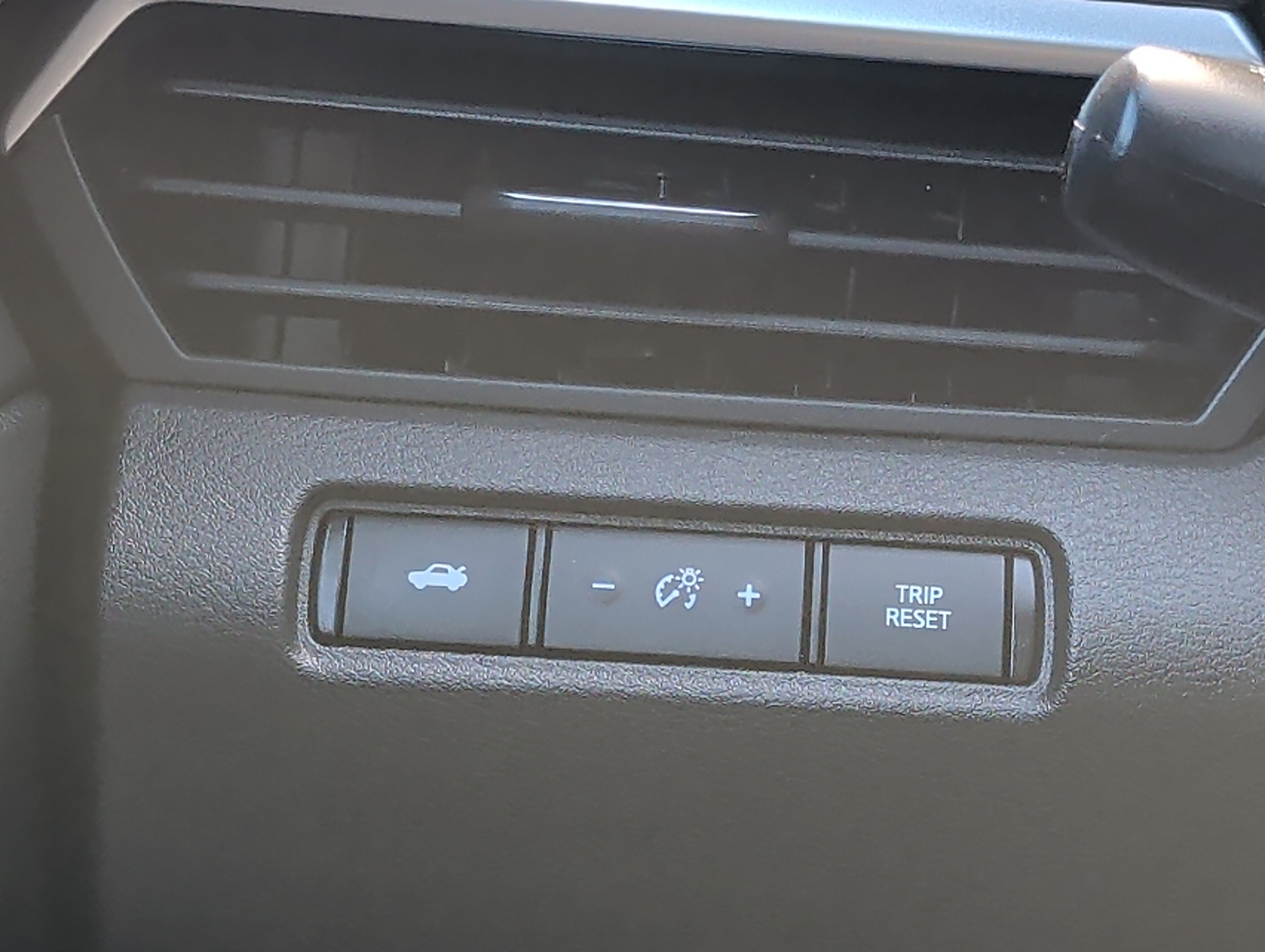 Used 2025 Nissan Altima 2.5 SV FWD image 30