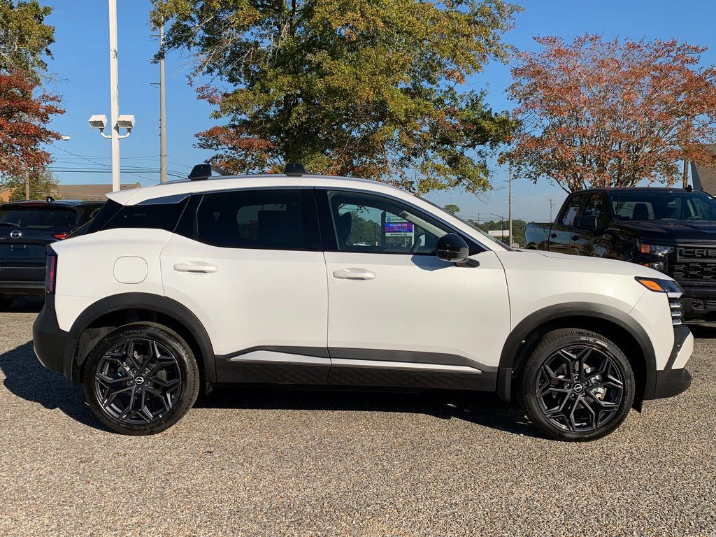 New 2026 Nissan Kicks SR FWD image 2