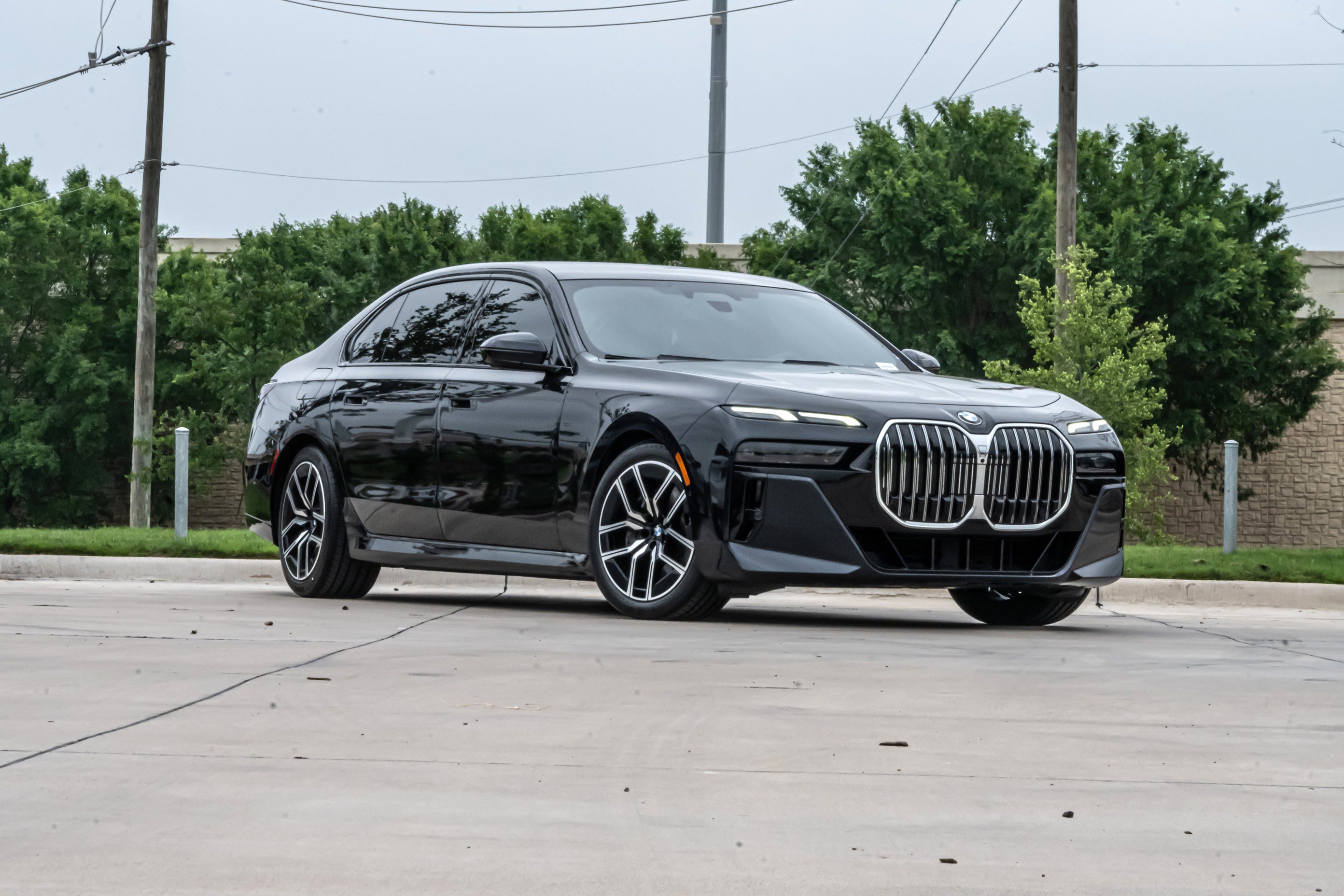 Certified 2024 BMW 760i xDrive AWD/4WD image 2