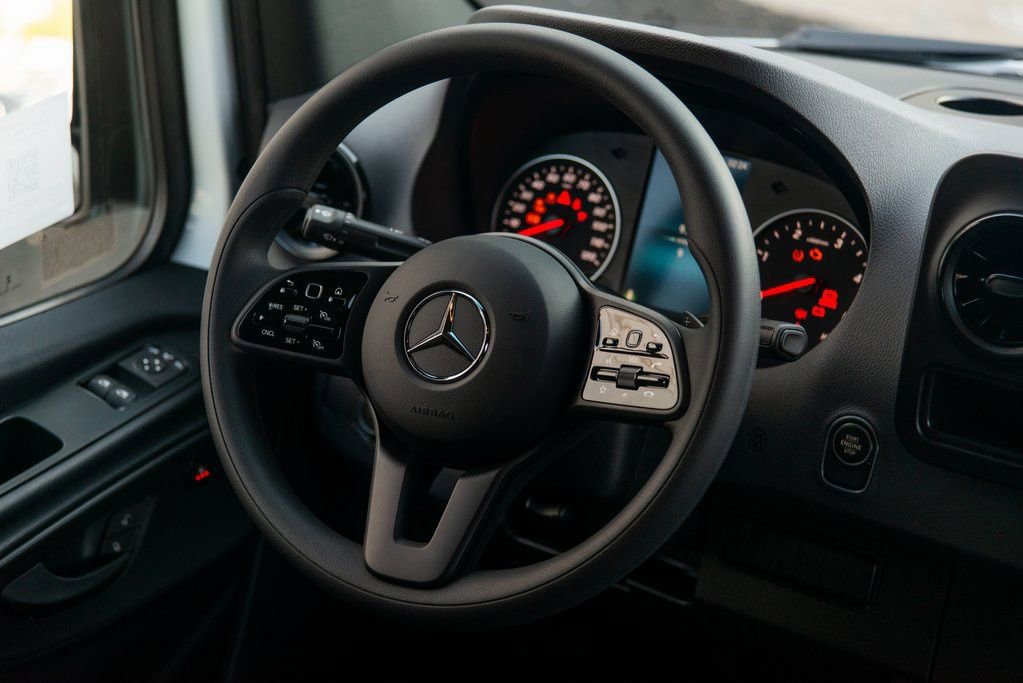 Used 2024 Mercedes-Benz Sprinter 2500 image 29