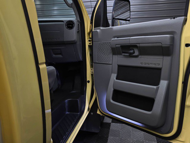 Used 2022 Ford E-450 and Econoline 450 Super Duty RWD image 37