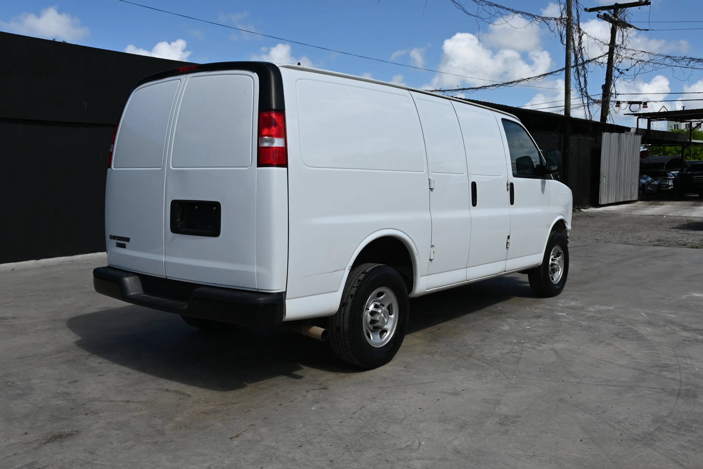 Used 2023 Chevrolet Express 2500 w/ Driver Convenience Package RWD image 5