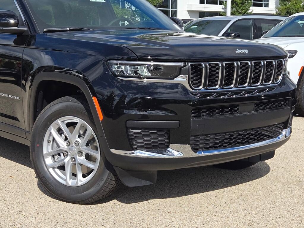 New 2025 Jeep Grand Cherokee L Laredo w/ Trailer Tow Package image 2