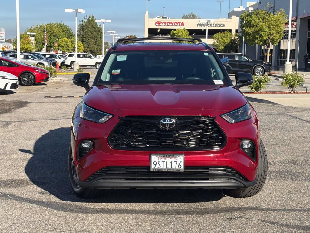 Certified 2025 Toyota Highlander XLE AWD/4WD image 2