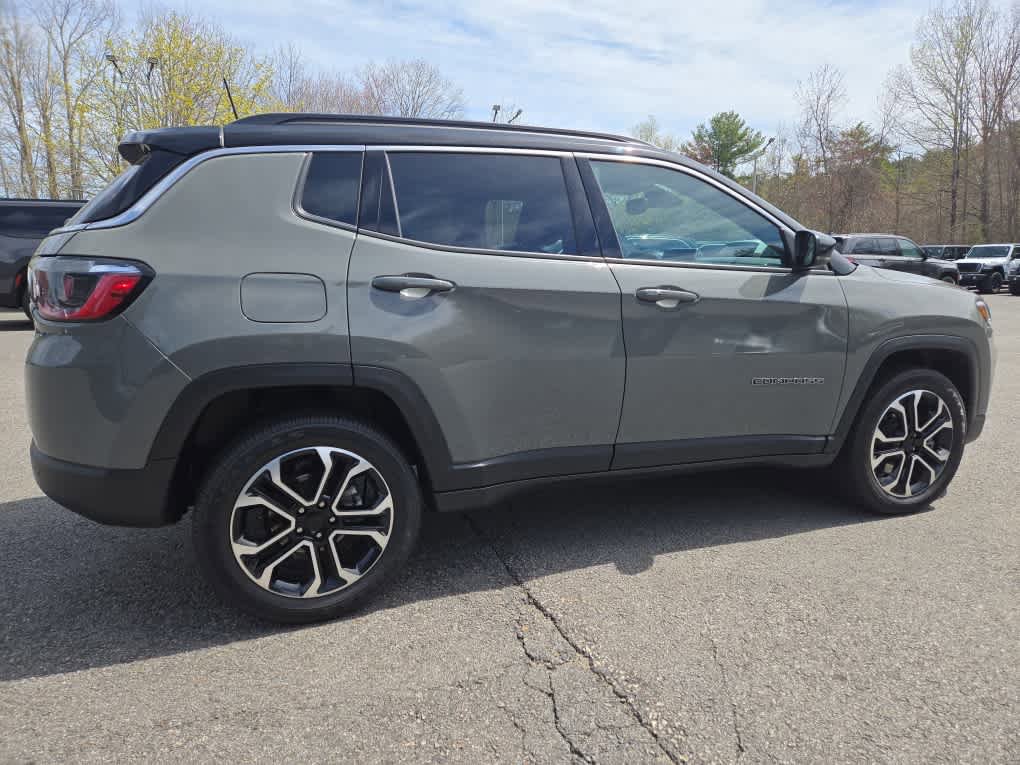 Used 2024 Jeep Compass Limited AWD/4WD image 3