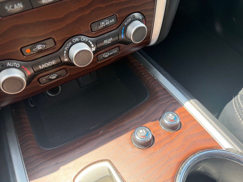 Used 2019 Nissan Pathfinder Platinum FWD image 18
