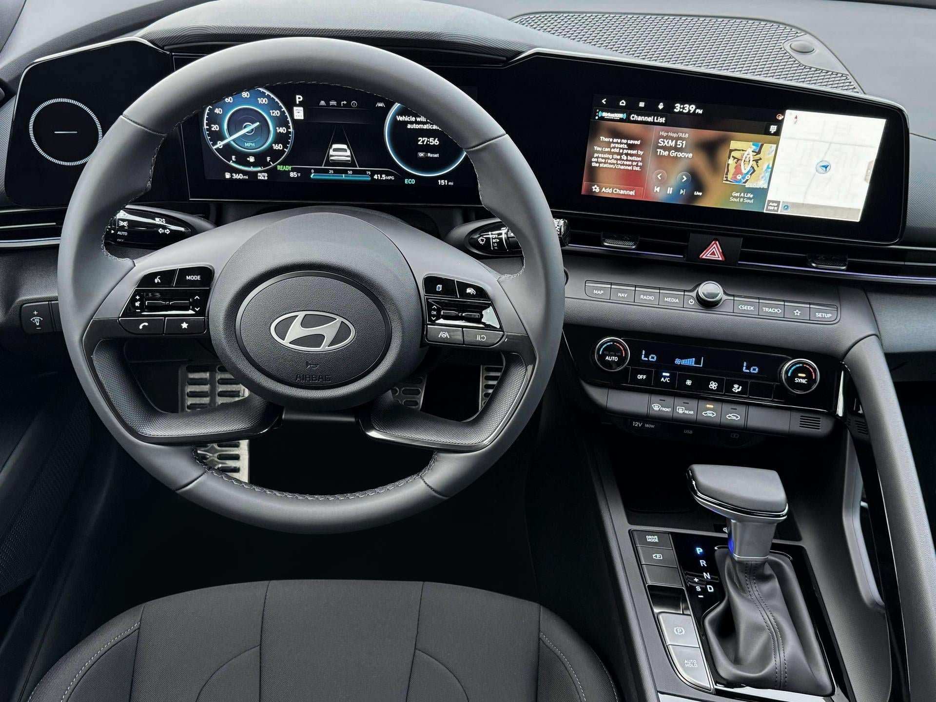 New 2025 Hyundai Elantra SEL FWD image 17