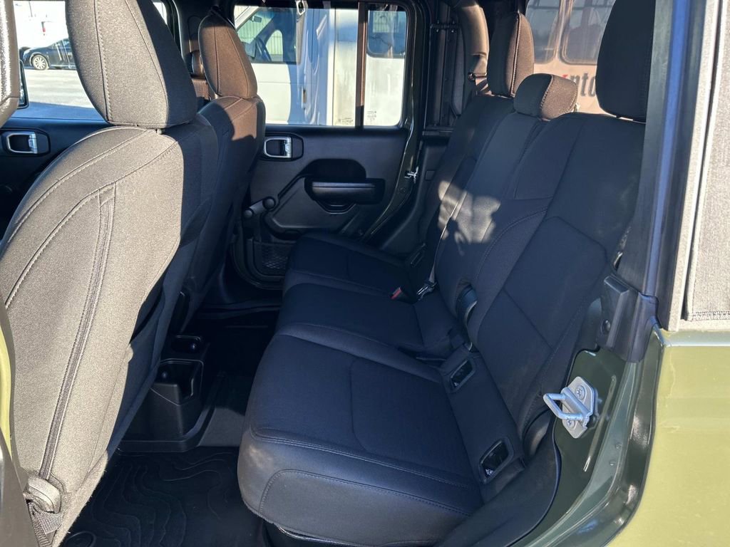 Used 2021 Jeep Gladiator Sport image 15