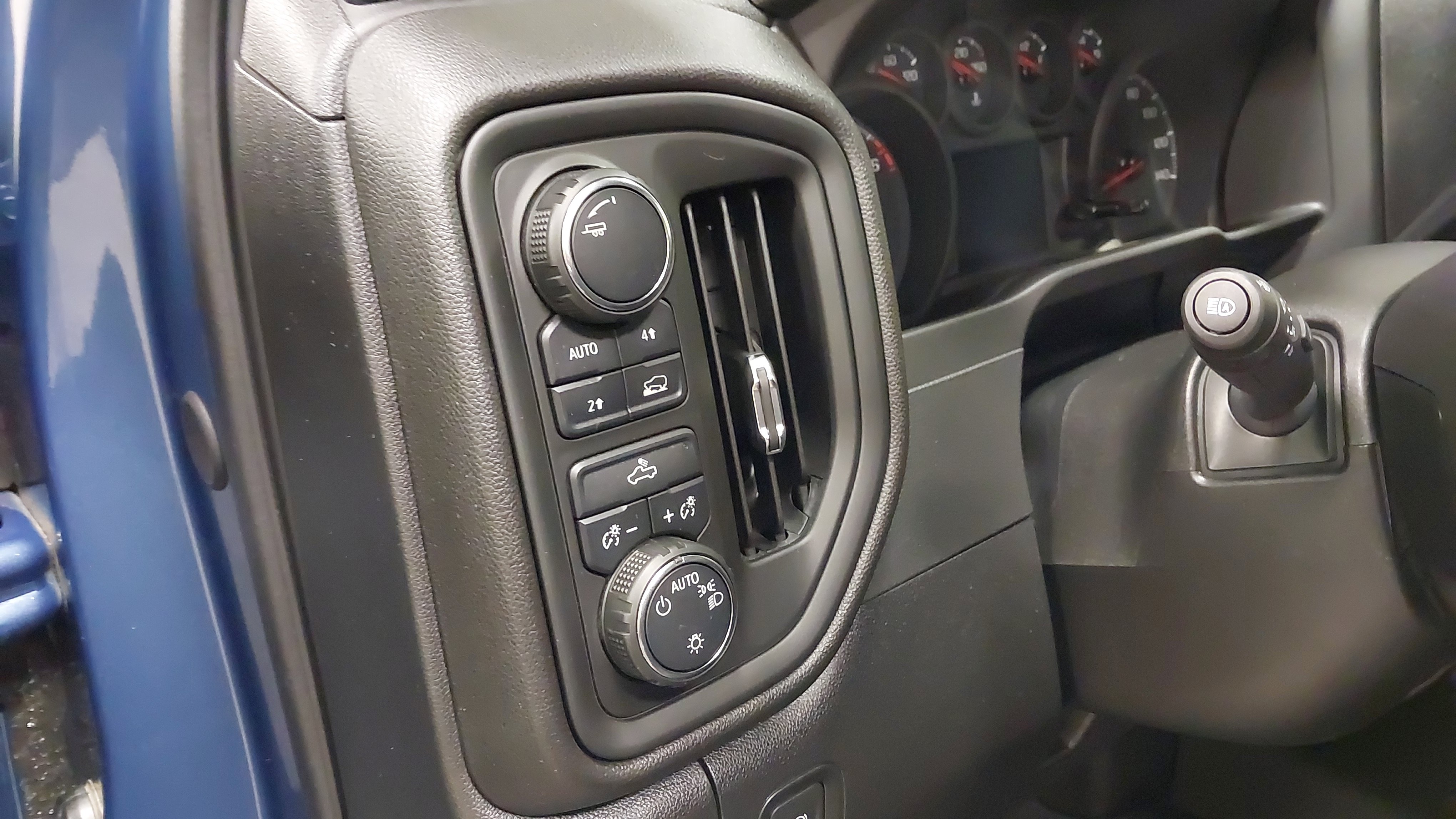 Used 2024 Chevrolet Silverado 1500 Custom AWD/4WD image 23