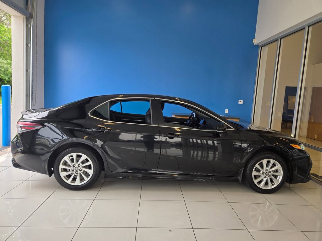 Used 2023 Toyota Camry SE FWD image 6
