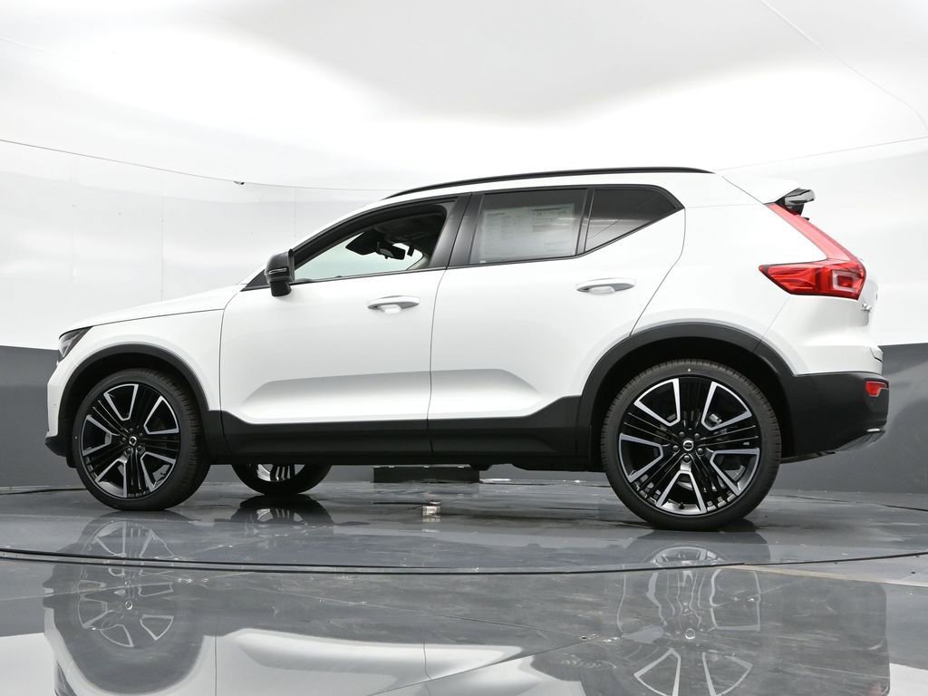 New 2025 Volvo XC40 B5 Plus w/ Climate Package image 45