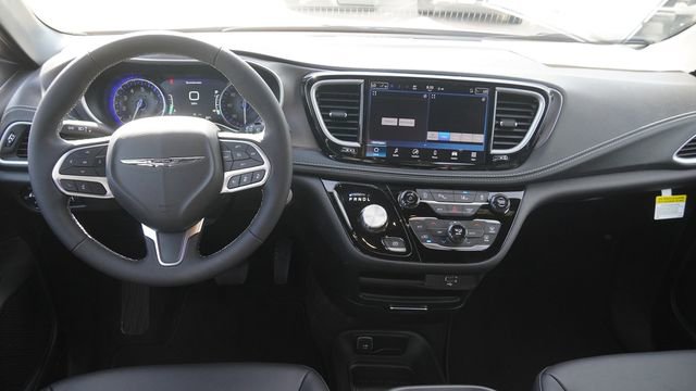 New 2026 Chrysler Pacifica Select FWD image 15