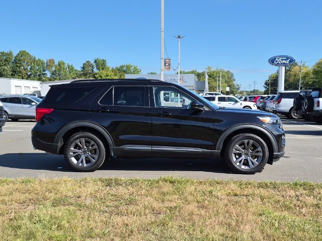 Used 2024 Ford Explorer XLT w/ Equipment Group 202A AWD/4WD image 14