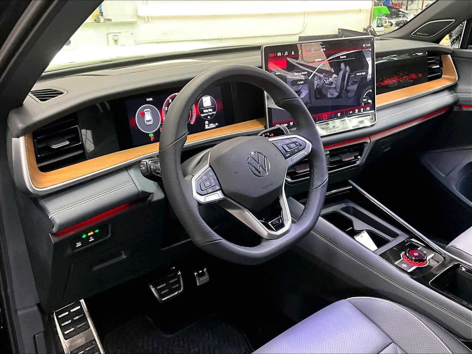 New 2026 Volkswagen Tiguan SEL R-Line AWD/4WD image 6