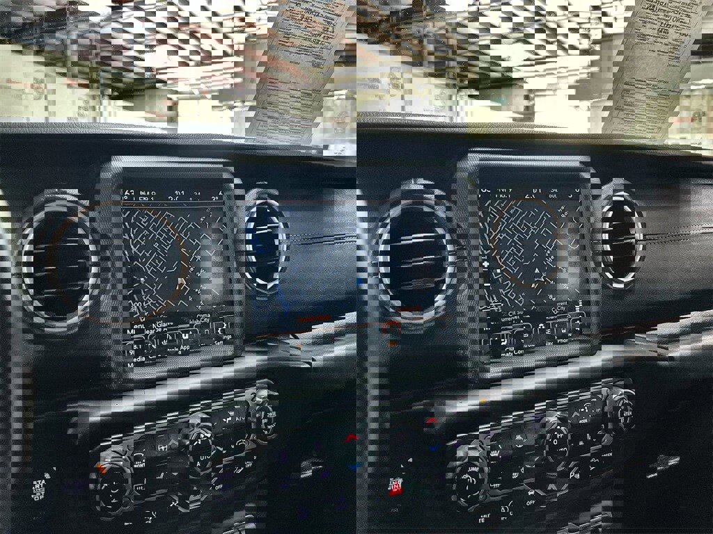 Used 2020 Jeep Wrangler Unlimited Sahara image 35