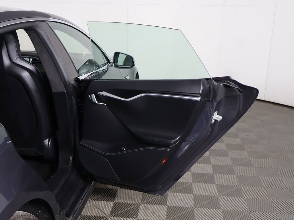 Used 2015 Tesla Model S 85D image 24