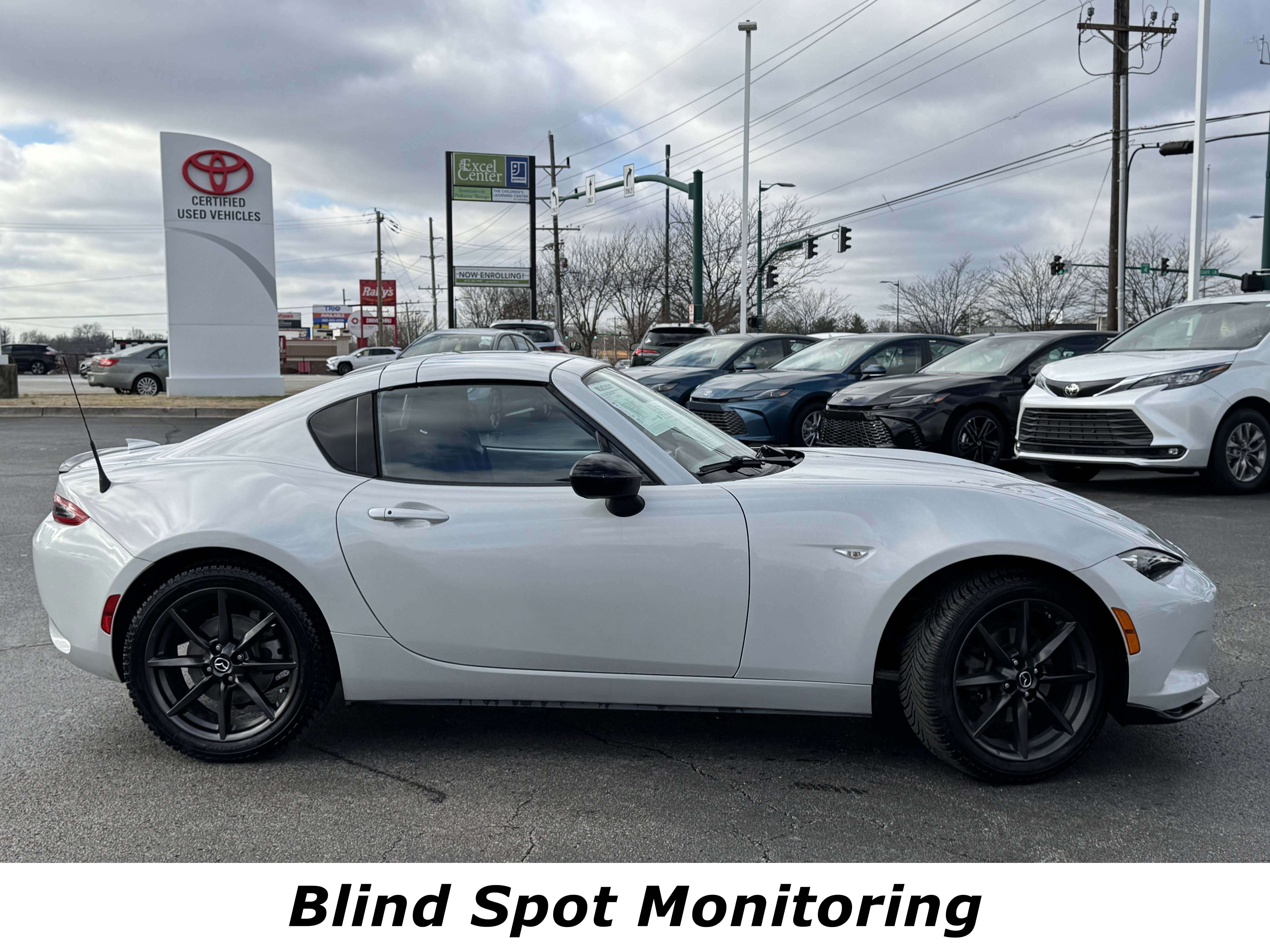Used 2017 MAZDA MX-5 Miata RF Club image 2